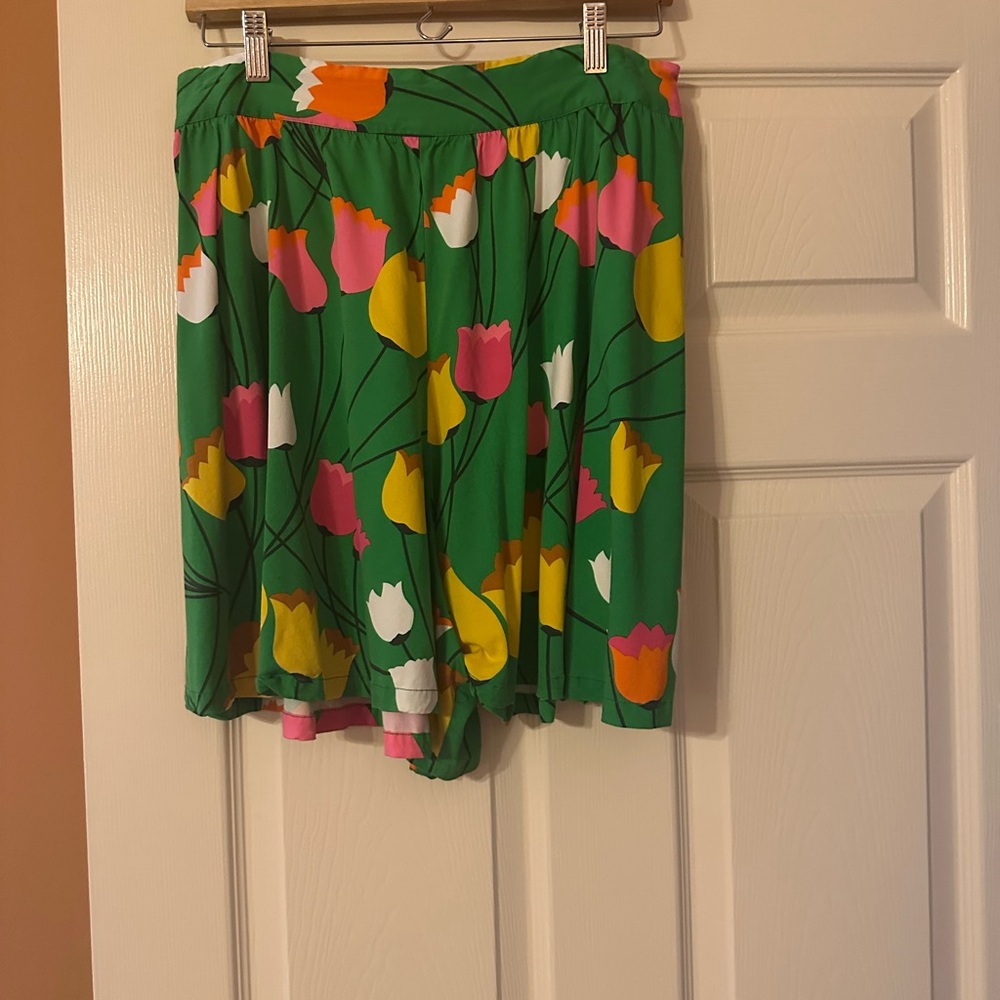 Trashy Diva mod tulips shorts. Size 12